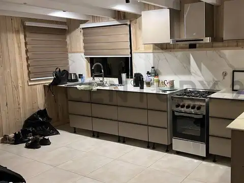 VENTA CASA SAN MARTIN DE LOS ANDES . Dúplex Moderno con Encanto Patagónico y Vista Abierta en San Ma