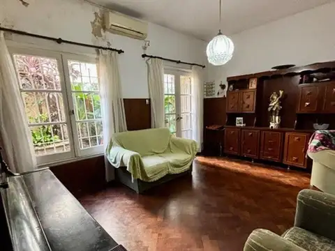 Casa 7 ambientes con 2 baños