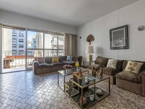 Venta Departamento 4 ambientes con dependencias Piso Balcón Cochera Baulera Caballito