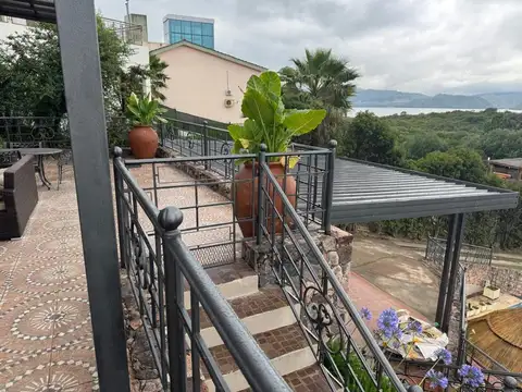 CASA DE CATEGORIA EN VENTA VILLA DEL LAGO - VILLA CARLOS PAZ