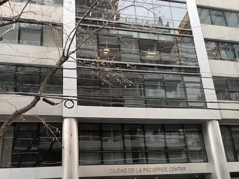 Excelente oficina a 2 cuadras de Cabildo y Juramento, alto y luminoso. Cochera Fija