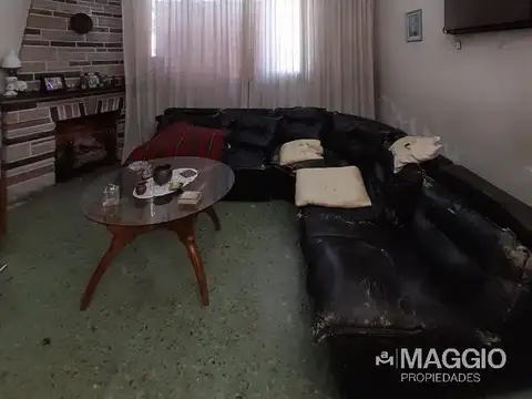 Casa en Venta con 3 cocheras
