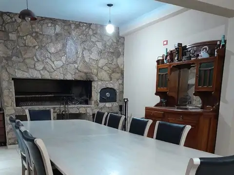 VENDO CASA APTA CRÉDITO - BARRIO UNIVERSITARIO