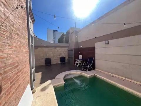 Casa 5 ambientes Pileta Cochera Barrio Naon