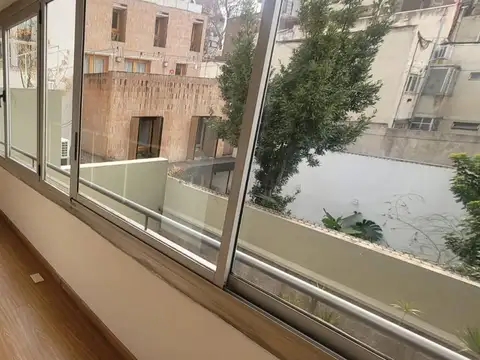 Oficina en Alquiler con 1 cochera