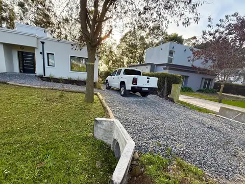 Casa 3 ambientes con 2 baños