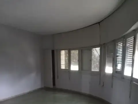 REBAJADA  Amplia casa en Planta Alta 2 dormitorios. Rosario Sur, Centeno esquina Entre Rios