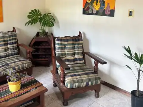 Casa 5 ambientes con 2 baños
