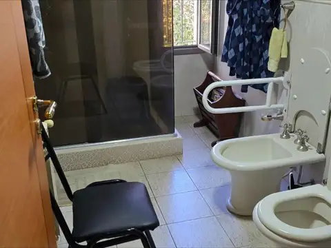 Casa 5 ambientes con 4 baños