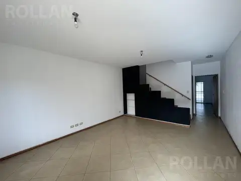 Casa en Alquiler con 1 cochera
