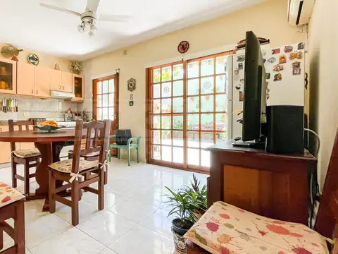 Depto Tipo Casa 5 ambientes con 2 baños