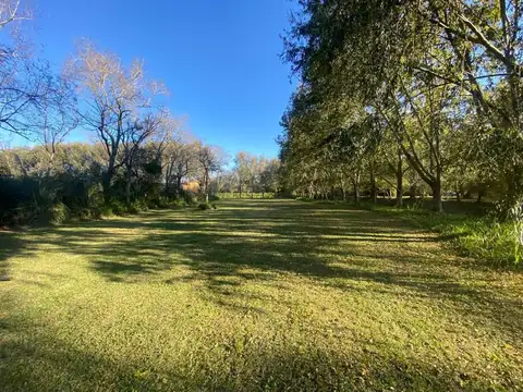 Lote con construcción a reciclar en Venta