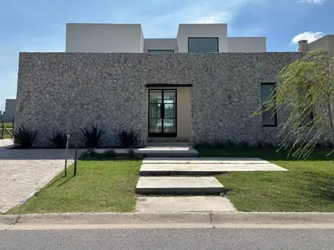 Casa en Venta al Noroeste