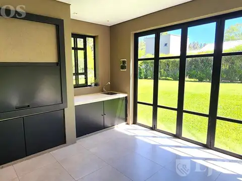 Casa 6 ambientes con 3 baños