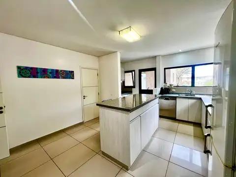 Venta Valle del golf casa 4 dormitorios con pileta