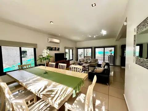 Venta Valle del golf casa 4 dormitorios con pileta