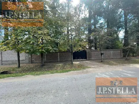 Casa Quinta 1570 m² C/Pileta y Hermosa Arboleda - La Reja
