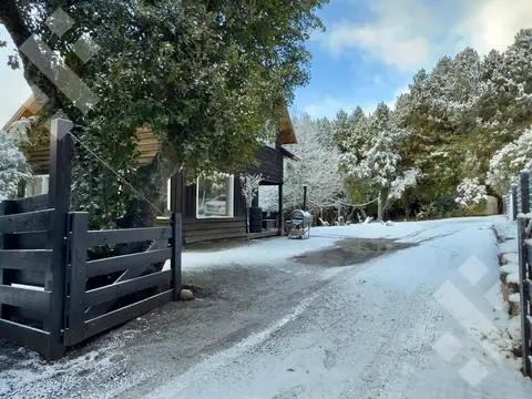 Venta de Cabaña tres dormitorios - Calle 7 colores y Ruta 62 - San Martin de los Andes