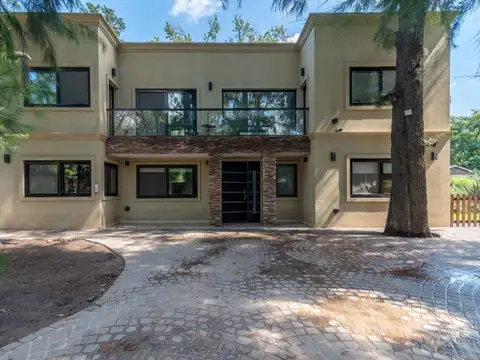 CASA EN VENTA 8 AMBIENTES PISCINA PARQUE LELOIR
