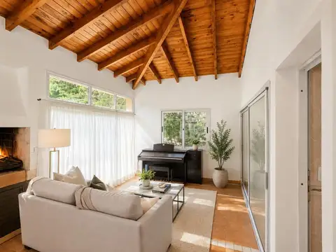 Casa 8 ambientes con 4 baños