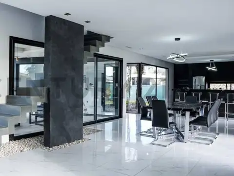 Casa 5 ambientes con 3 baños