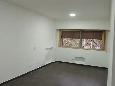 Oficina en Alquiler en Isidro Casanova, $ 200.000