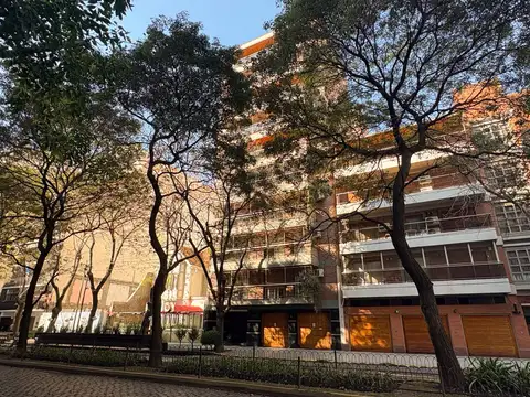SEMIPISO 4 AMBIENTES GRAN CATEGORÍA CON COCHERA FIJA CUBIERTA EN BOULEVARD MENDOZA