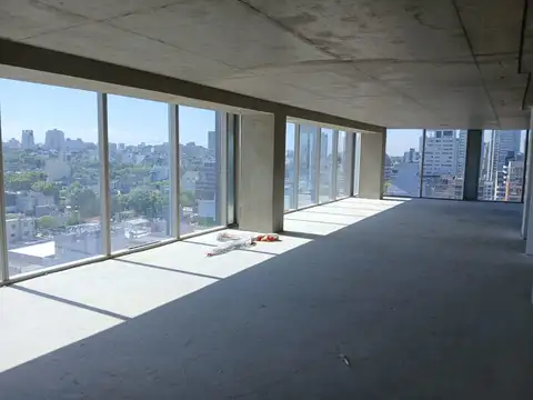 Excelente Oficina en  Edificio Qiub