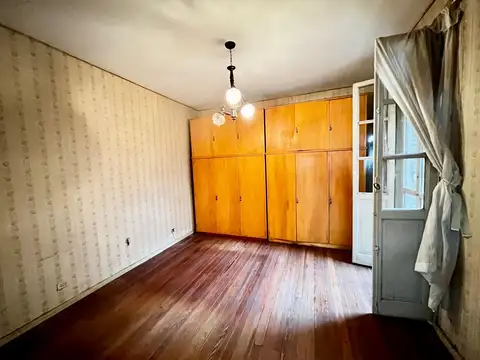 Depto Tipo Casa en Venta 80 años