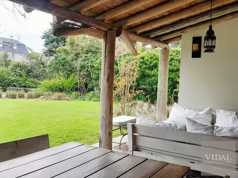 Casa en Alquiler Temporal con 2 cocheras