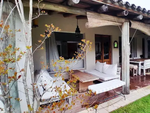 Casa 5 ambientes con 4 baños
