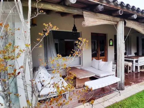 Casa 5 ambientes con 4 baños