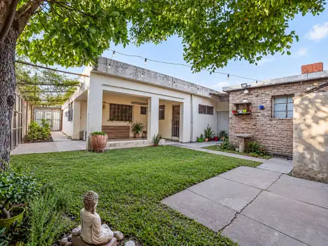 OPORTUNIDAD ! CASA A LA VENTA EN BARRIO INDUSTRIAL