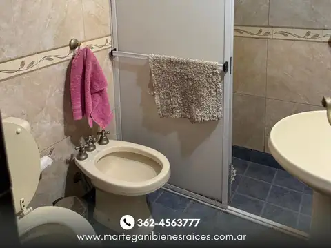 Casa 8 ambientes con 3 baños