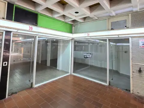 Venta en bloque locales 38-39 Galeria Vision 2000