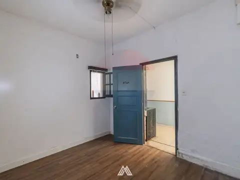 Casa 8 ambientes con 2 baños