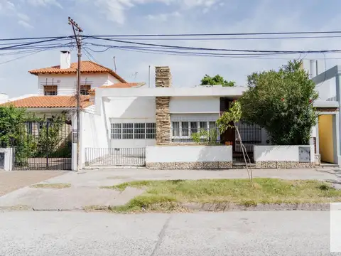 Edificio Comercial en venta - 6 Dormitorios 4 Baños - 479Mts2 - Bahía Blanca