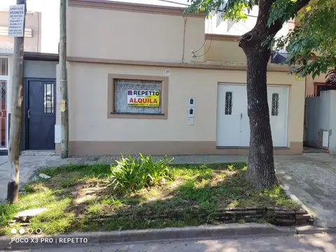 CASA TRES DORMITORIOS, EXCELENTE UBICACION Y ESTADO.