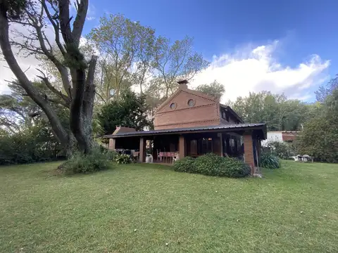 Casa quinta sobre 5 lotes en Mar de Cobo