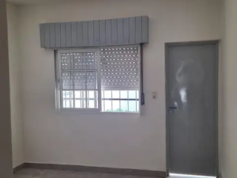 Depto Tipo Casa en Alquiler en Moreno, $ 700.000