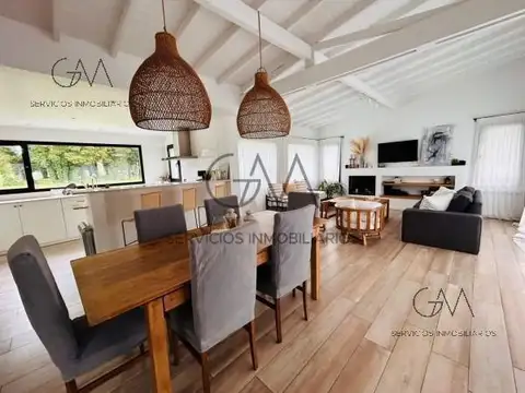 Casa 4 ambientes con 2 baños