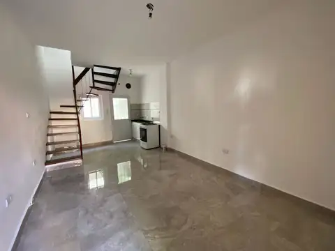 Depto Tipo Casa en Alquiler de 1 dormitorio