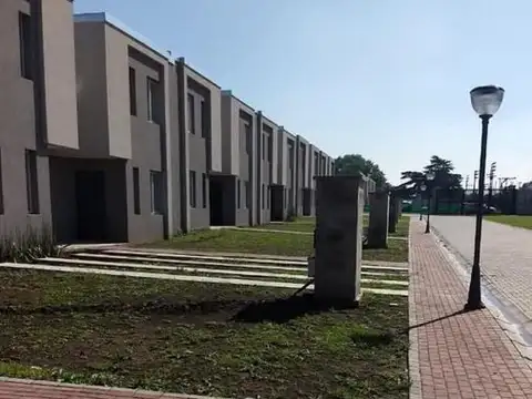 Los Lobos 741, Garin 700