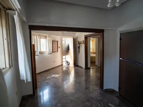 HERMOSA CASA 3 AMB LOTE PROPIO REFACCIONADA A NUEVO  