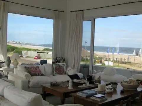 Casa 5 ambientes con 4 baños