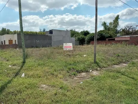 SE VENDE   TERRENO LOTE ESQUINA   MUY BUENA UBICACION