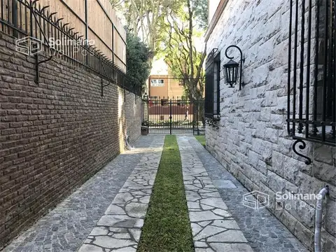 Casa en Venta con 6 cocheras