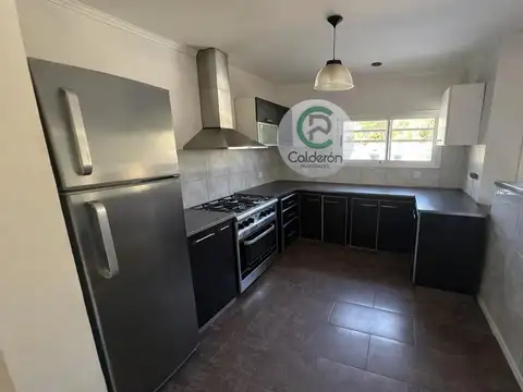 Casa en Venta con 4 cocheras