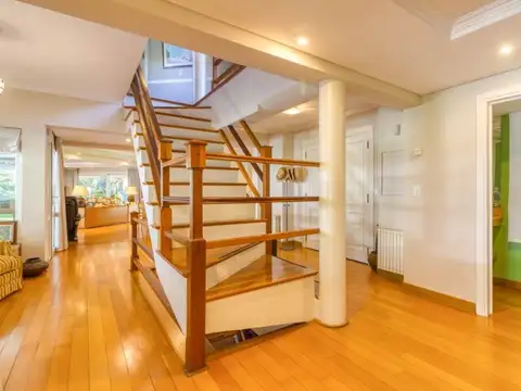 Casa 5 ambientes con 4 baños