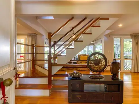 Casa en Venta con 4 cocheras